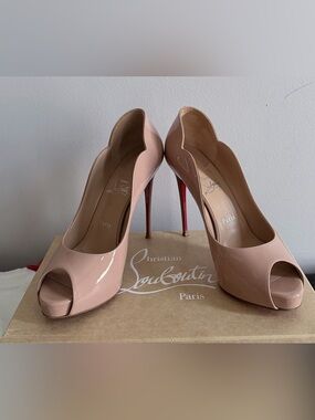 Christian Louboutin- Hot Chick Alta Peep Toe Platform Pump